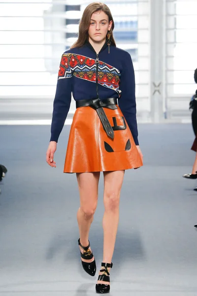 Look 5